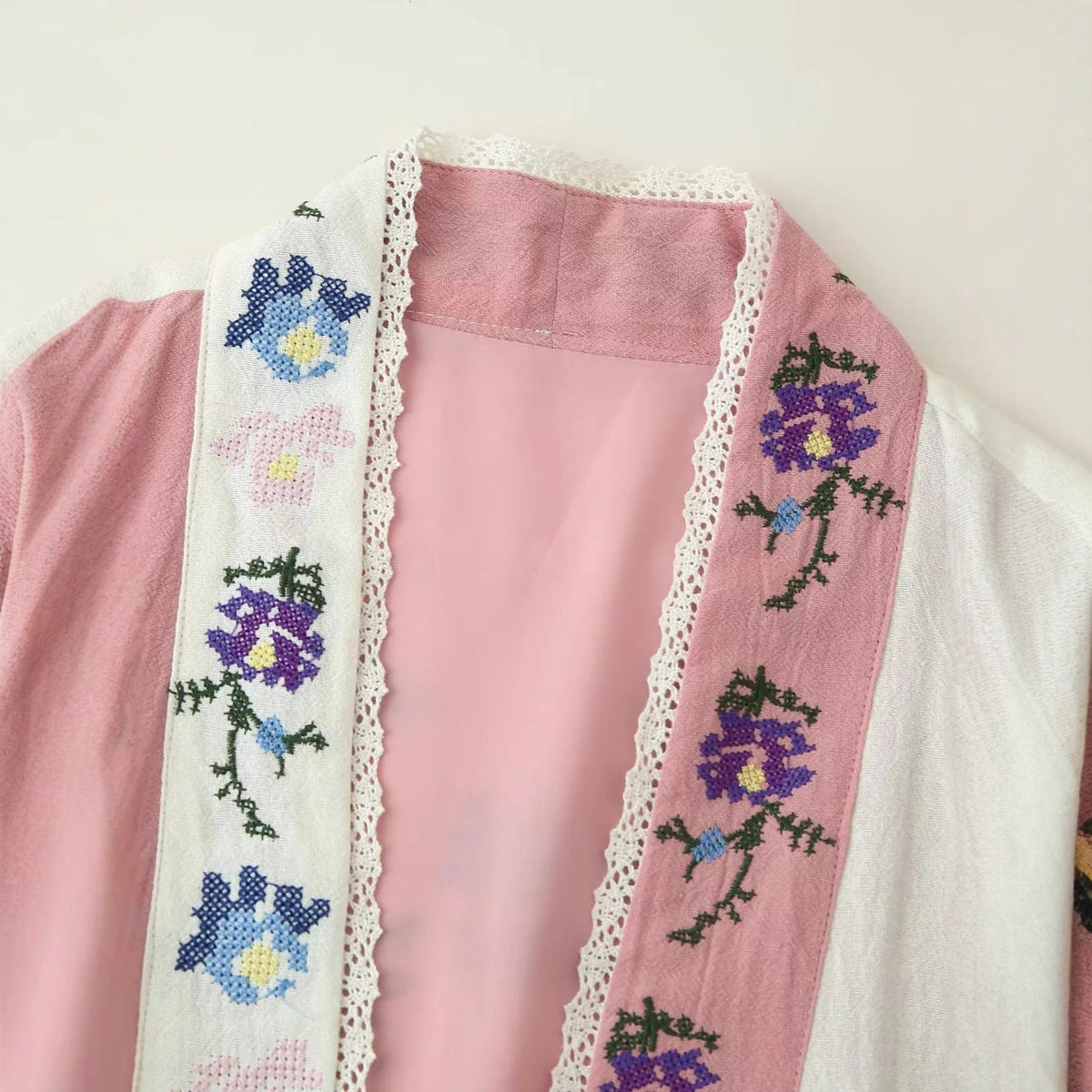 Damen Kimono-Jacke mit floralen Stickereien und elegantem Kragen EB