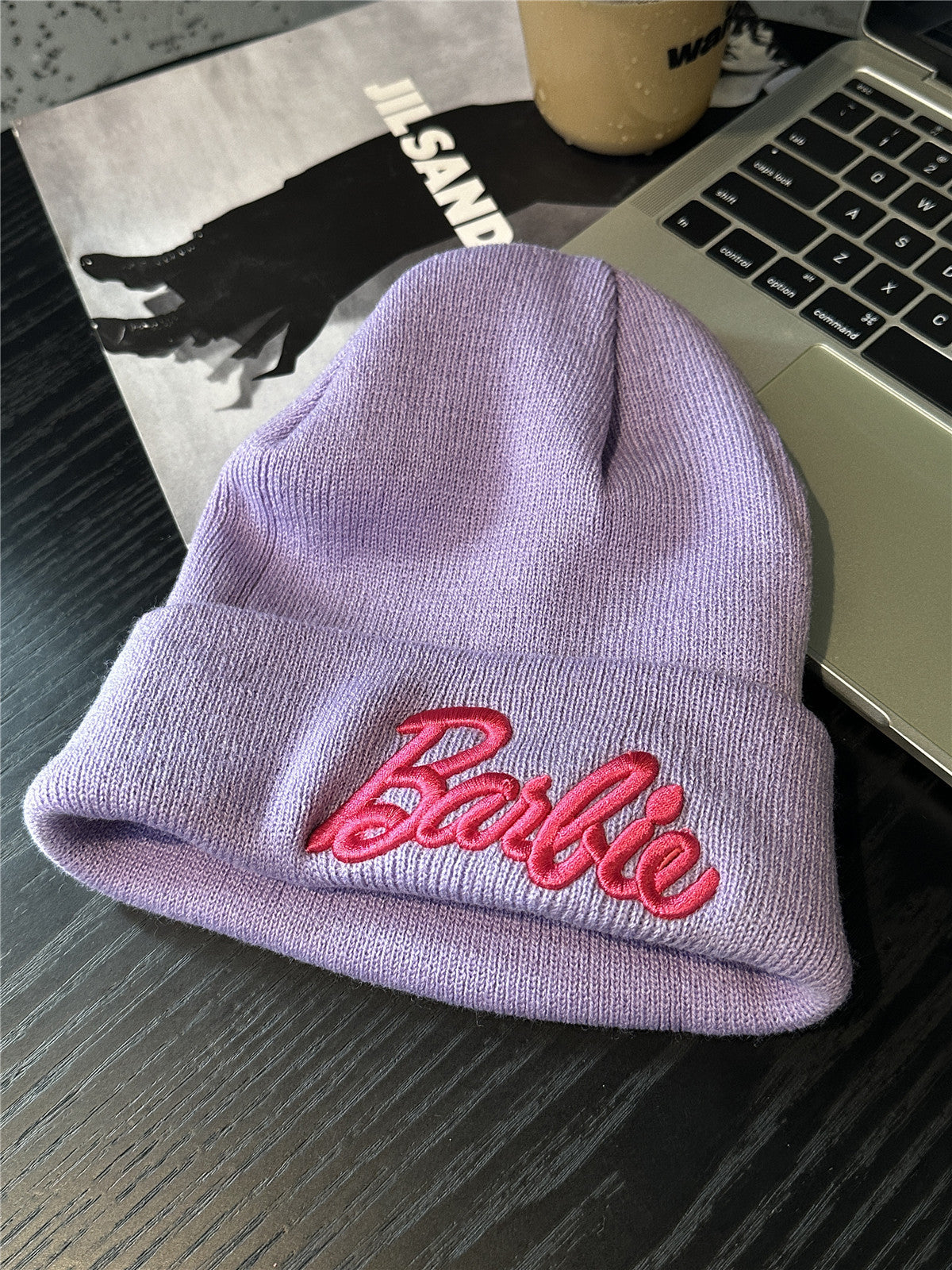 Stilvolle Beanie mit Stickerei