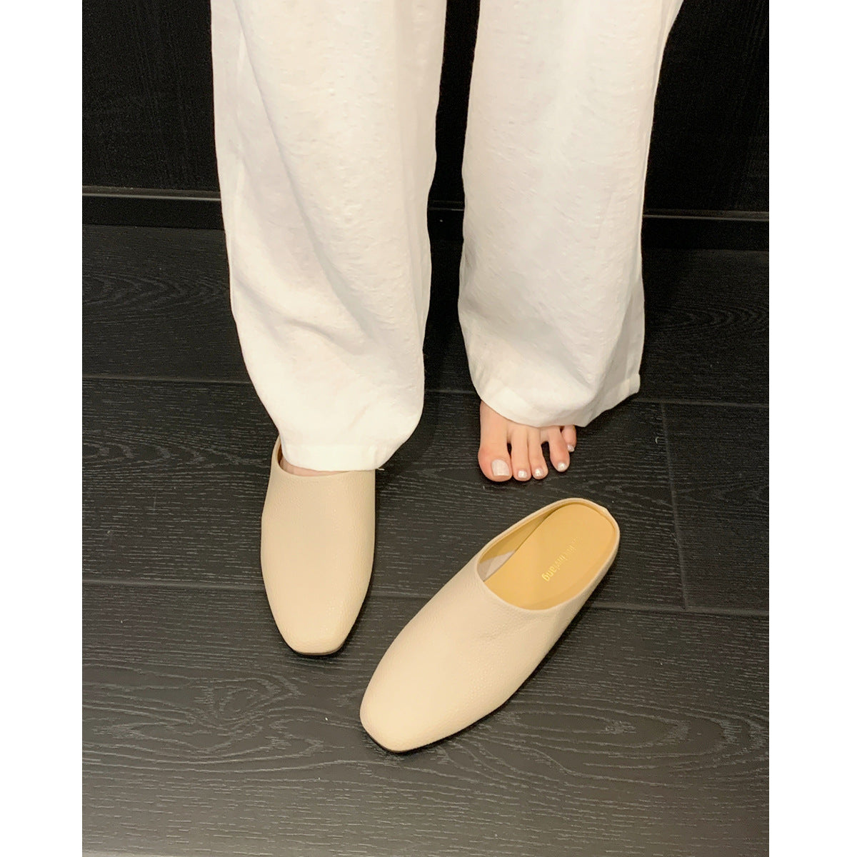 Damen Bequeme Mules mit modernen Akzenten EB