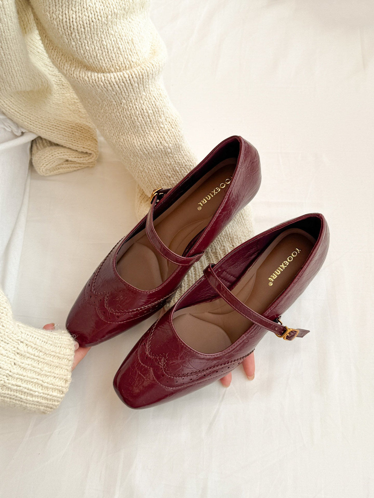Damen elegante Ballerinas mit verstellbarem Riemen und feiner Brogue-Prägung EB