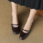 Damen Ballerina-Pumps mit dekorativem Riemchen und komfortablem Blockabsatz EB
