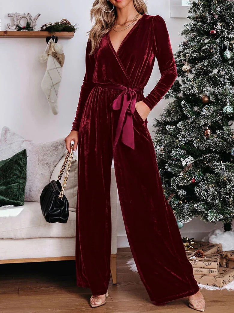 Eleganter Samt-Jumpsuit mit tiefem V-Ausschnitt
