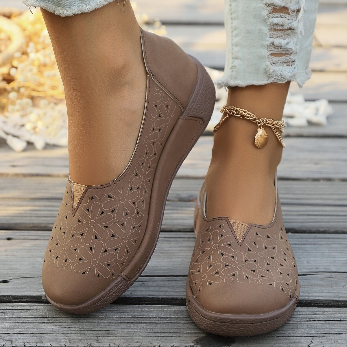 Damen Bequeme Mokassins mit floralem Lochdesign EB