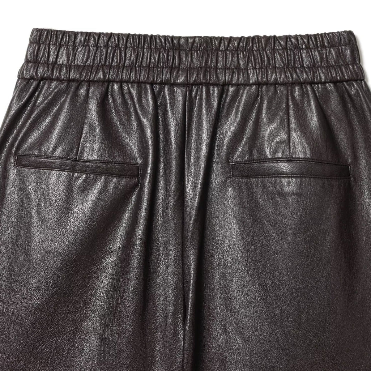 Damen Kunstleder Shorts mit elastischem Bund und modischen Details EB