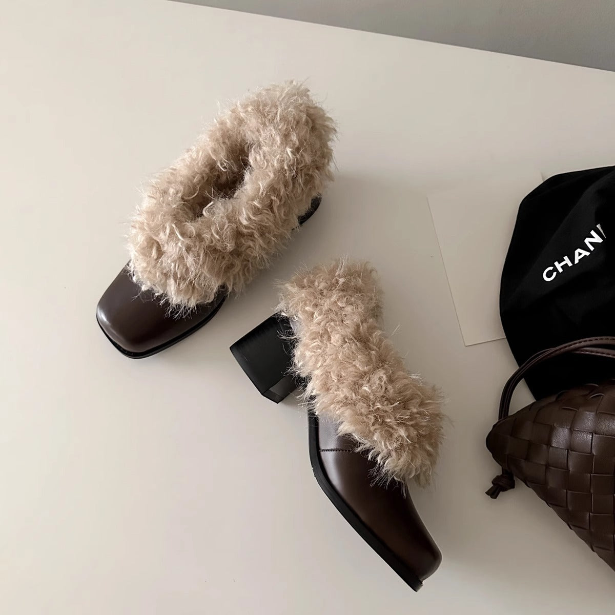 Damen Elegante Booties mit luxuriösem Fellrand und stabilem Blockabsatz EB