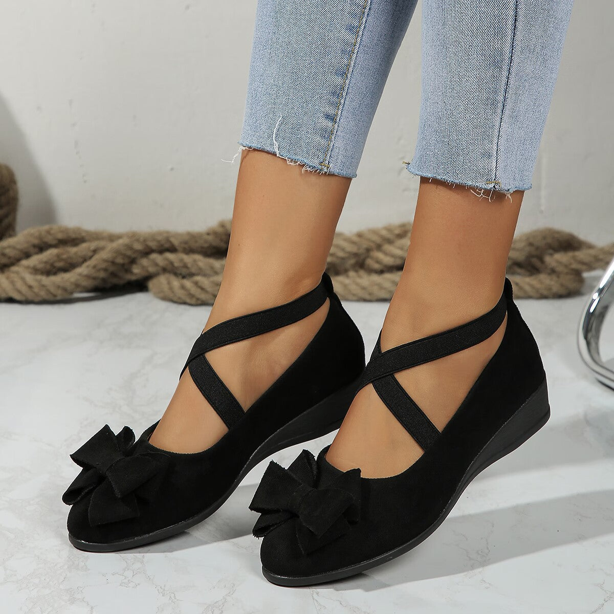 Damen Ballerina-Schuhe mit verstellbaren Riemen und elegantem Schleifendetail EB