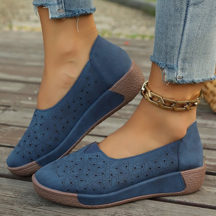 Damen bequeme Slipper mit luftiger Blumenstanzung EB