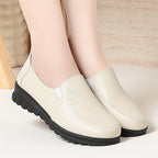 Damen Bequeme Slip-On Mokassins mit elegantem Blumenemblem EB