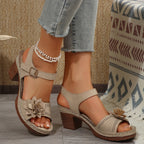 Damen komfortable Absatzsandalen mit floralen Details und rutschfester Sohle EB