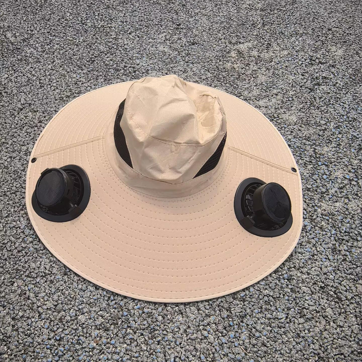 Belüfteter Sonnenhut mit Solar-Ventilatoren