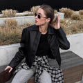 Damen Kunstlederjacke mit schlichter Schnittführung und dekorativem Kragen EB