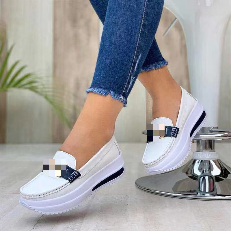 Damen bequeme Slip-On Mokassins mit strukturierten Details und rutschfester Sohle EB