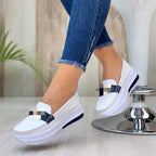 Damen bequeme Slip-On Mokassins mit strukturierten Details und rutschfester Sohle EB