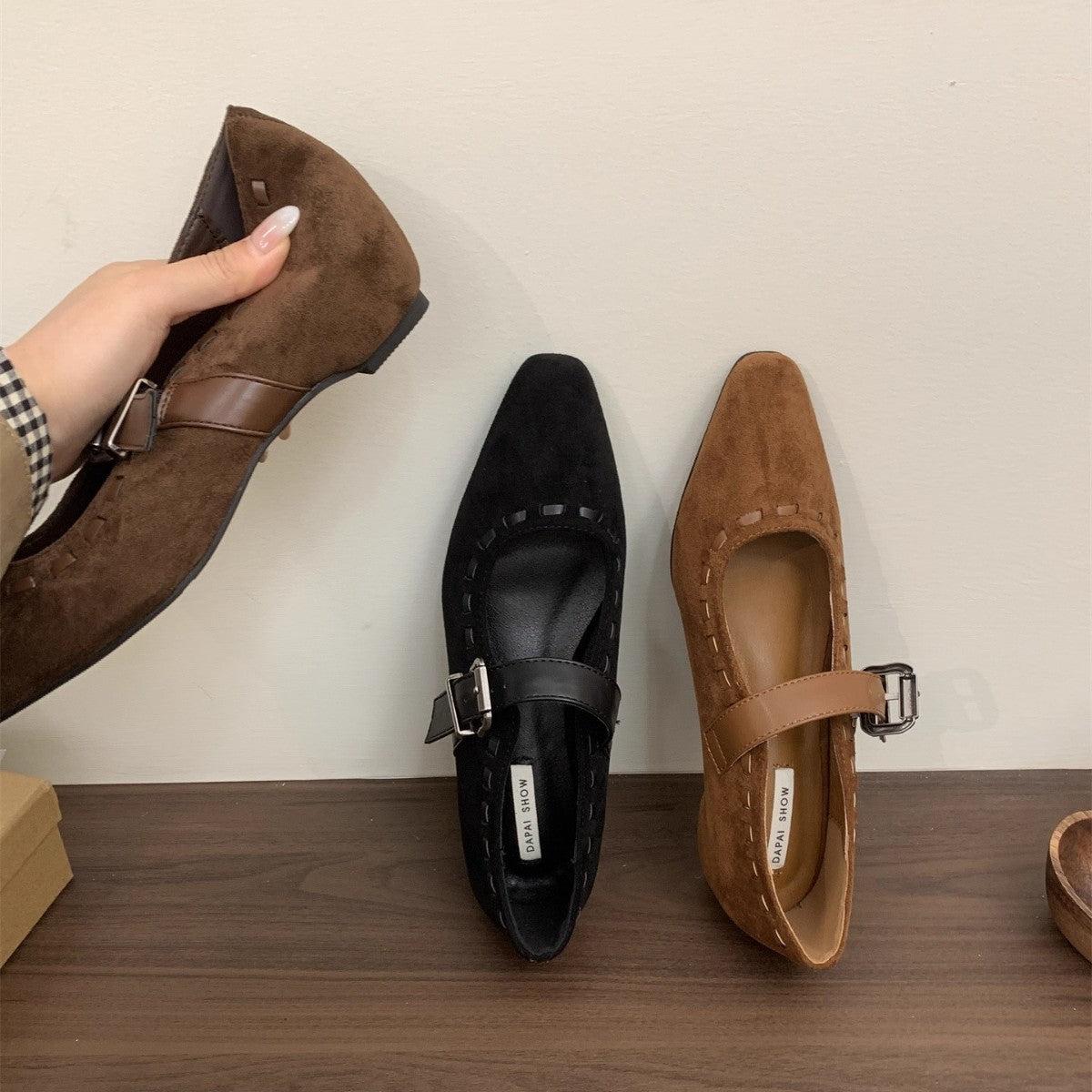 Damen Ballerinas mit modischer Schnallenapplikation und elegantem Spitzendesign EB