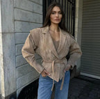 Damen Kunstleder-Bikerjacke mit strukturiertem Design und taillierbarem Gürtel EB