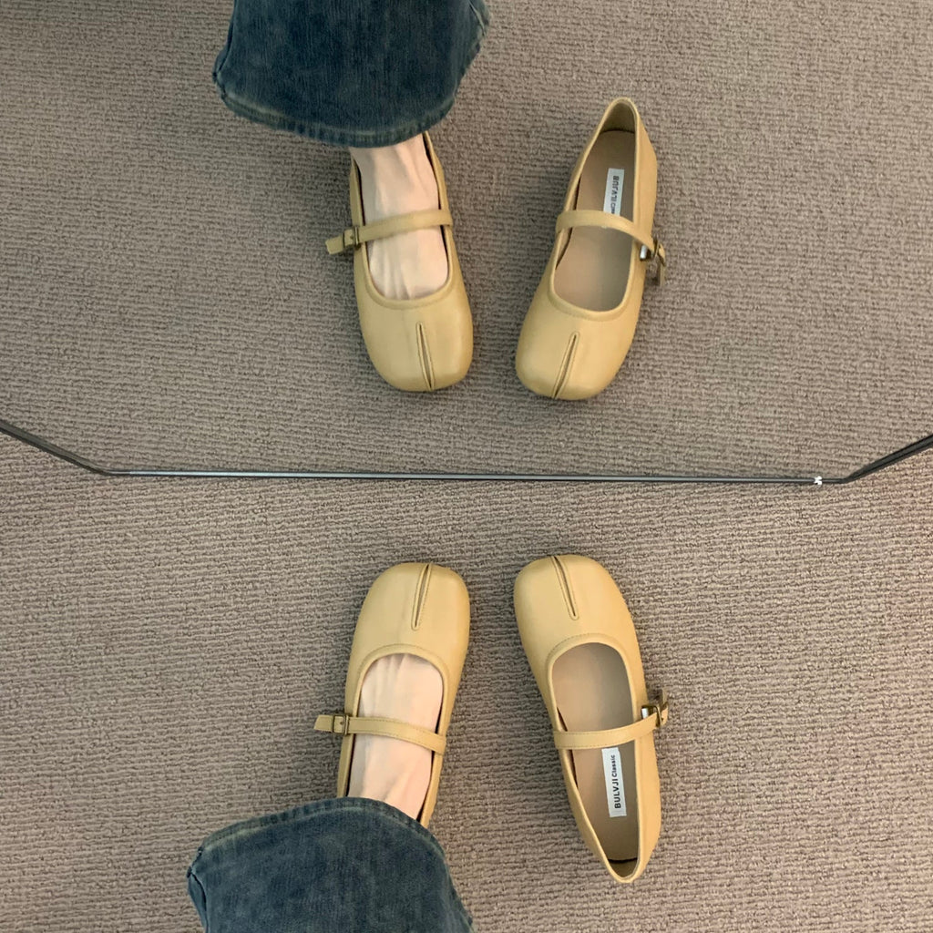 Damen Ballerinas mit verstellbarem Riemen und dekorativen Details EB