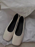 Damen elegante Ballerinas mit schickem Quadratfuß und glänzender Oberfläche EB