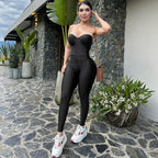 Damen Figurbetonter Jumpsuit mit trägerlosem Design und glänzender Oberfläche EB