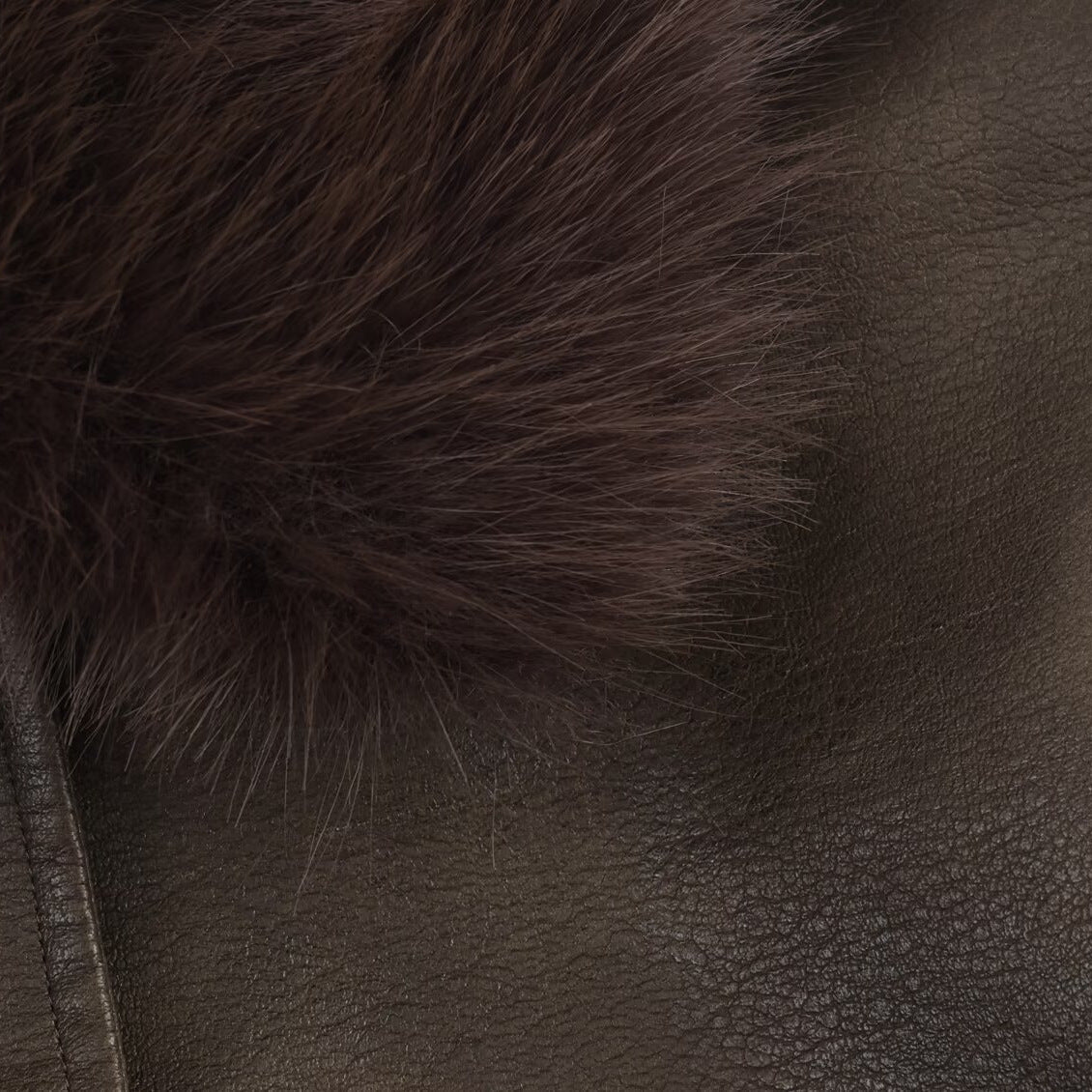 Damen Kunstlederjacke mit abnehmbarer Kunstfellkragen und praktischen Taschen EB
