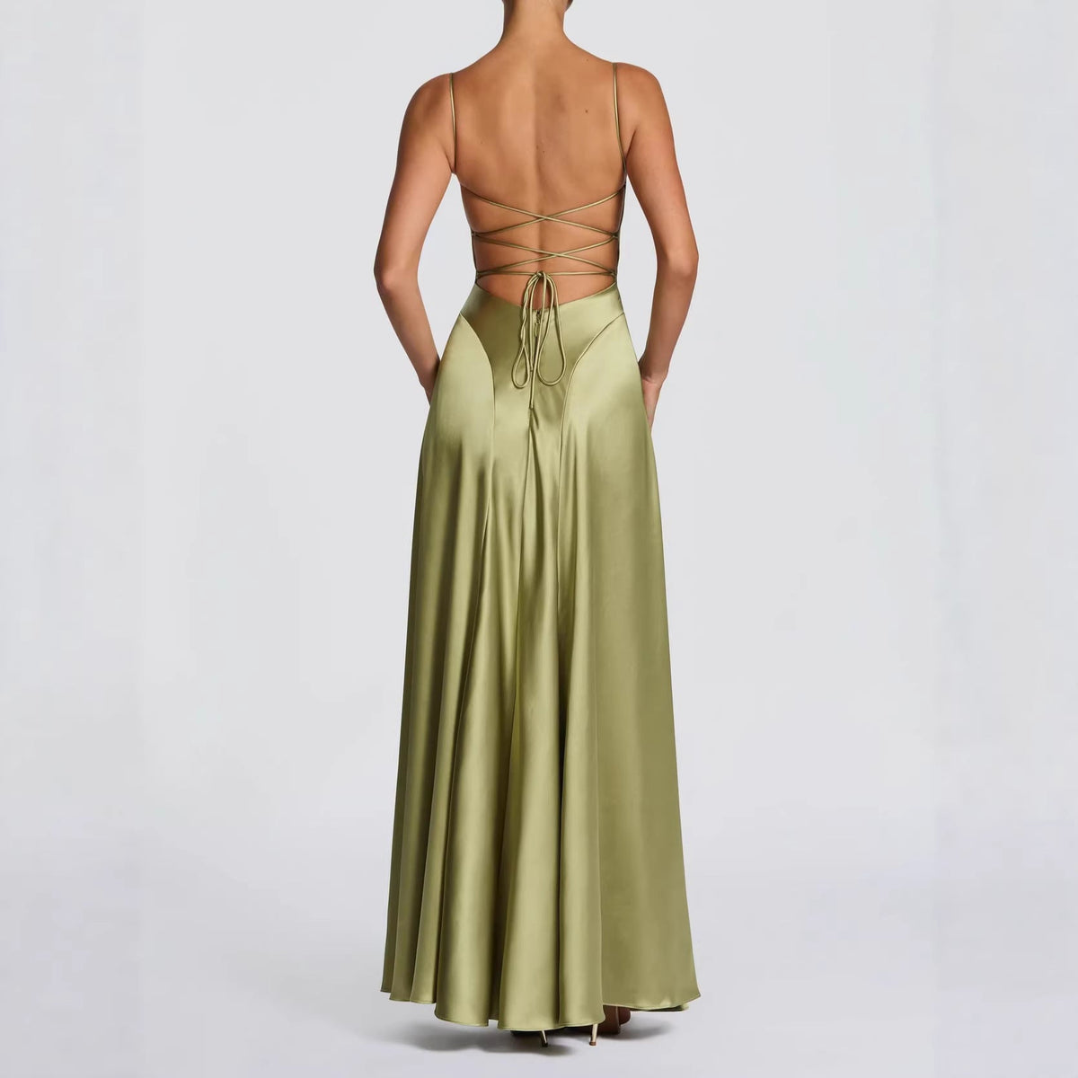 Damen Elegantes Maxi-Kleid mit fließendem Satin und verführerischem Spaghettiträger EB