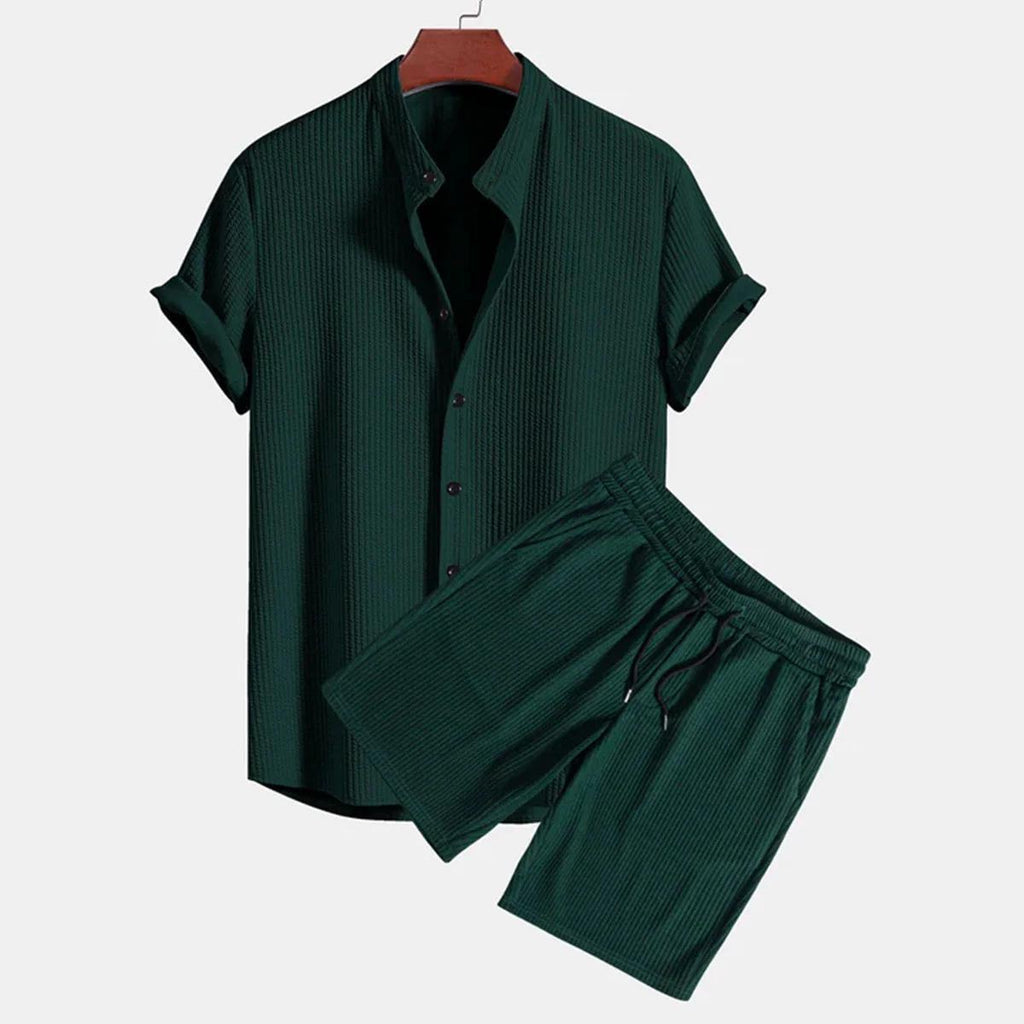 Velours-Poloshirt und Velours-Shorts