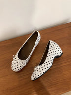 Damen Ballerinas mit klassischem Punktedesign und individuell anpassbarem Riemen EB