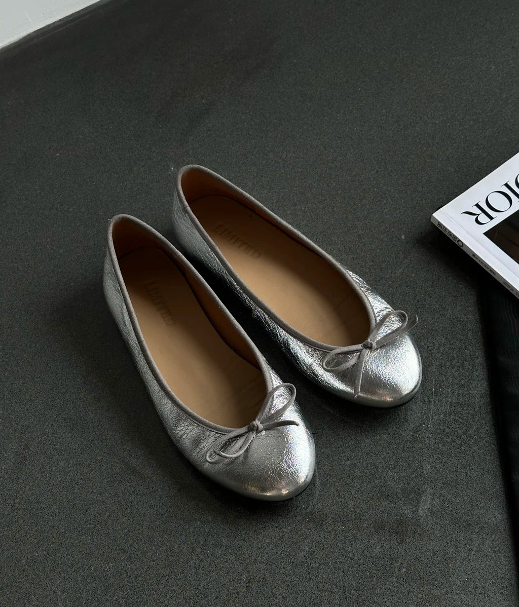 Damen Ballerina-Schuhe mit glänzender Oberfläche und verspieltem Schleifenakzent EB