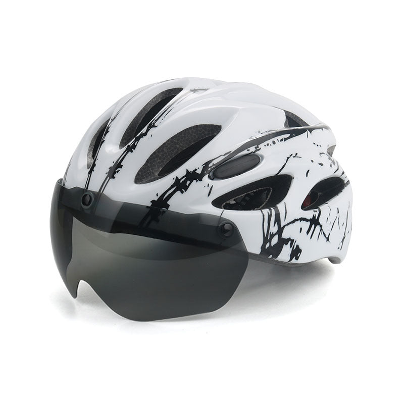 Fahrradhelm mit integriertem Visier