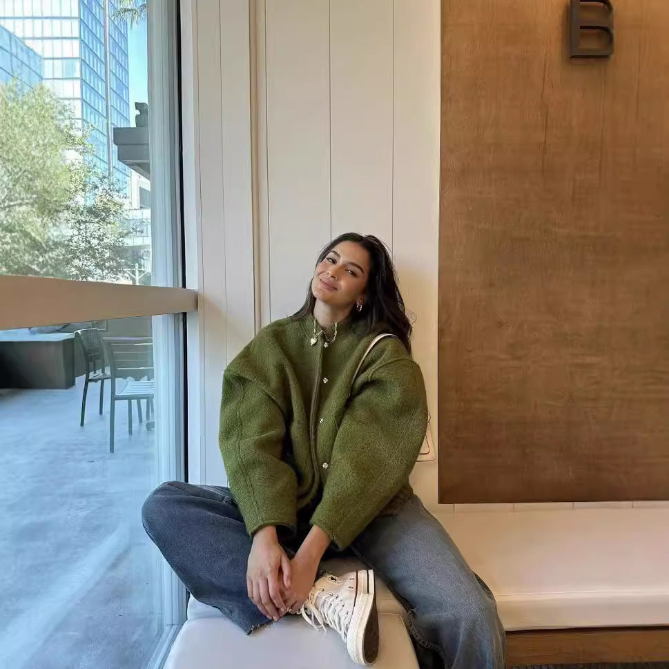 Damen gemütliche Sweatjacke mit hoher Kragenform und praktischen Taschen EB