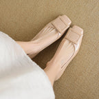 Damen elegante Blockabsatzpumps mit modernem Schnallenakzent EB