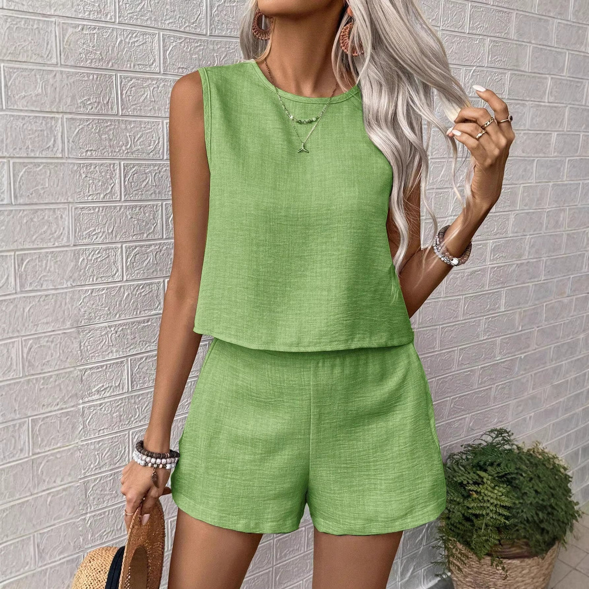 Zweiteiliges Set aus ärmellosem Crop-Top und Shorts