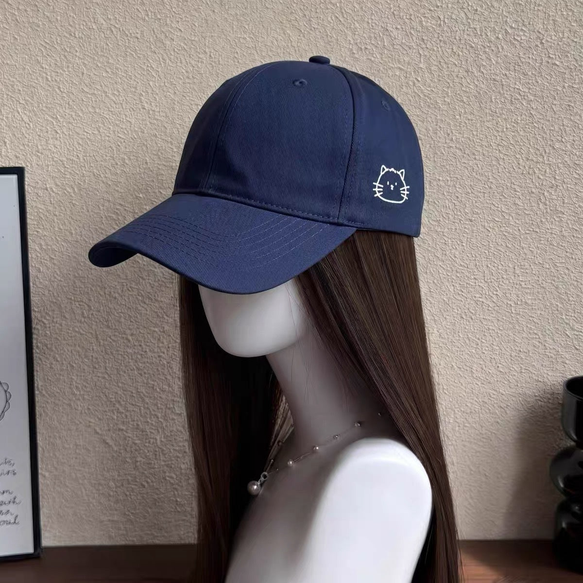 Bestickte Baseballkappe mit Katzenmotiv