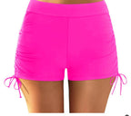 Figurschmeichelnde Badeshorts mit Raffung
