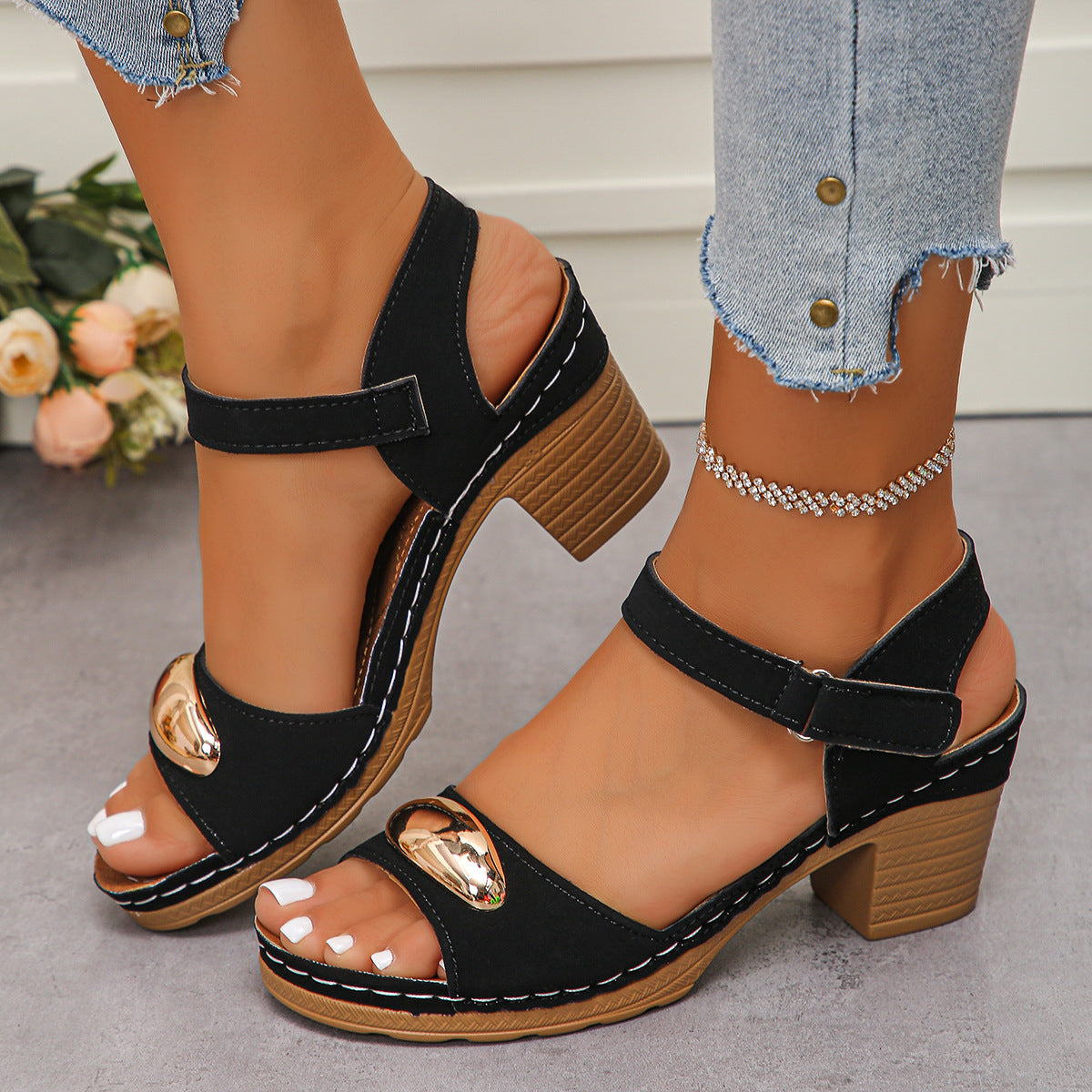 Damen komfortable Sandalen mit glänzenden Akzenten und Blockabsatz EB