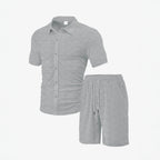 Freizeit-Set für Herren mit Hemd und Shorts