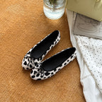 Damen Ballerinas im modernen Tierfell-Look mit elegantem Riemchen EB