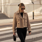Damen cropped Trenchjacke mit exklusivem Schnitt und praktischen Taschen EB