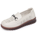 Damen Bequeme Mokassins mit luftiger Perforation und modischem Schmuckdetail EB
