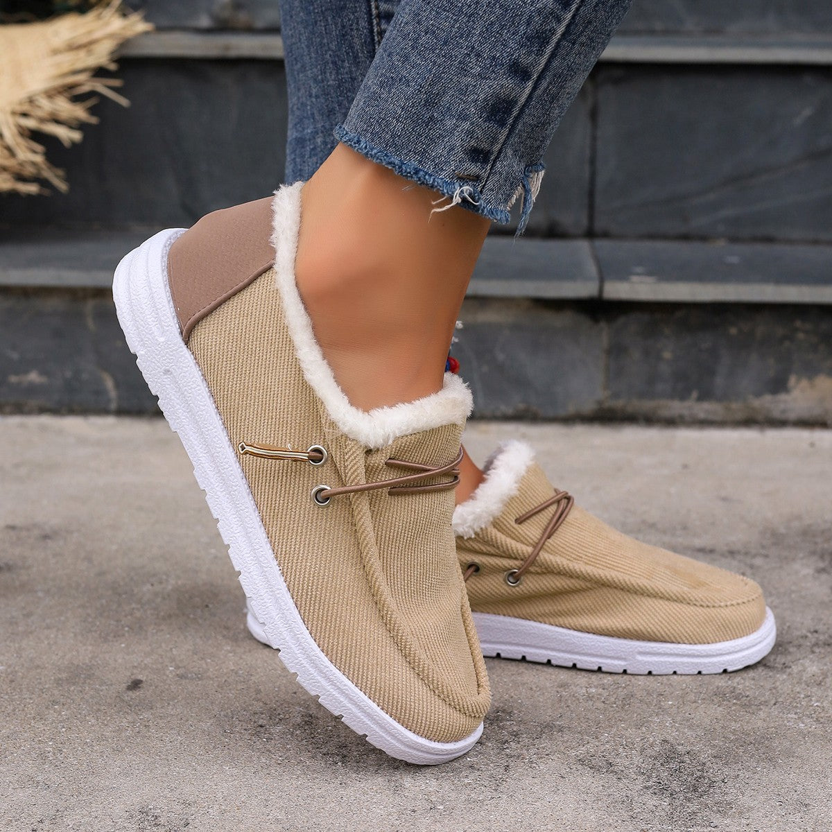 Damen Bequeme Slip-On Clogs mit kuscheligem Innenfutter und flexibler Sohle EB