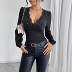 Damen nan tailliertes Langarm-Shirt mit tiefem Spitzen-Dekolleté, Raffung und Kristallbesatz EB