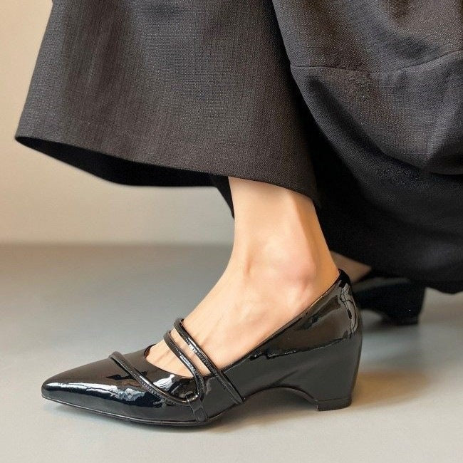 Damen elegante Ballerinas mit raffiniertem Riemchen und glänzender Lack-Oberfläche EB