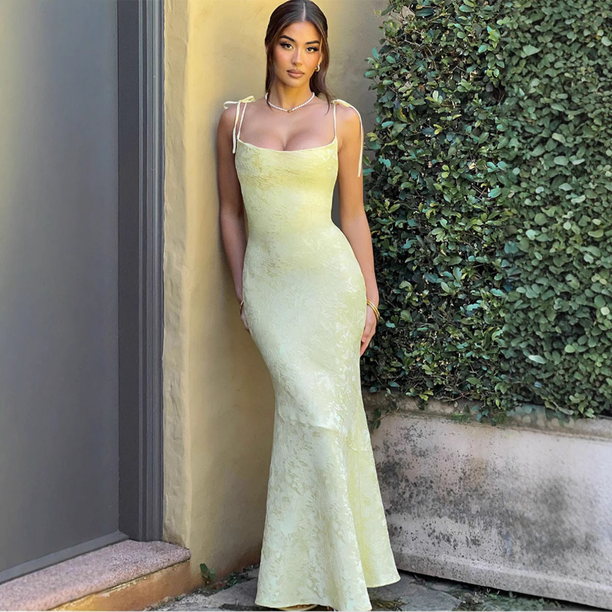 Damen Elegantes Langarm Abendkleid mit floralem Jacquard-Muster und zartem Rückenausschnitt EB