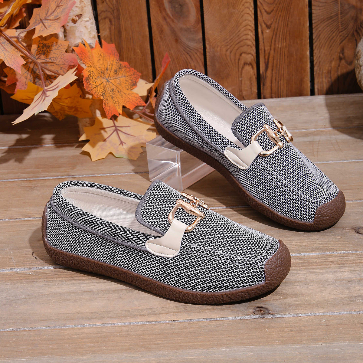 Damen Bequeme Clog-Schuhe mit luftiger Mesh-Oberfläche und modischem Schnallen-Detail EB