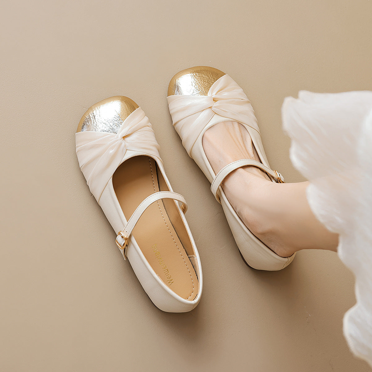 Damen Ballerinas mit schimmerndem Metalleffekt und elegantem Riemchen EB