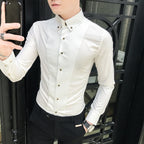 Herren Elegantes Langarmhemd mit feinen Knopfdetails EB