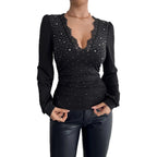 Damen nan tailliertes Langarm-Shirt mit tiefem Spitzen-Dekolleté, Raffung und Kristallbesatz EB