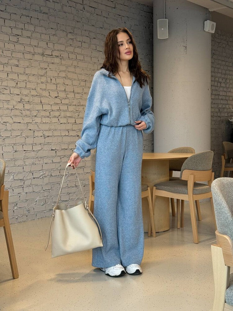 Gemütlicher Damen-Strick-Jumpsuit mit Reißverschluss und weitem Bein