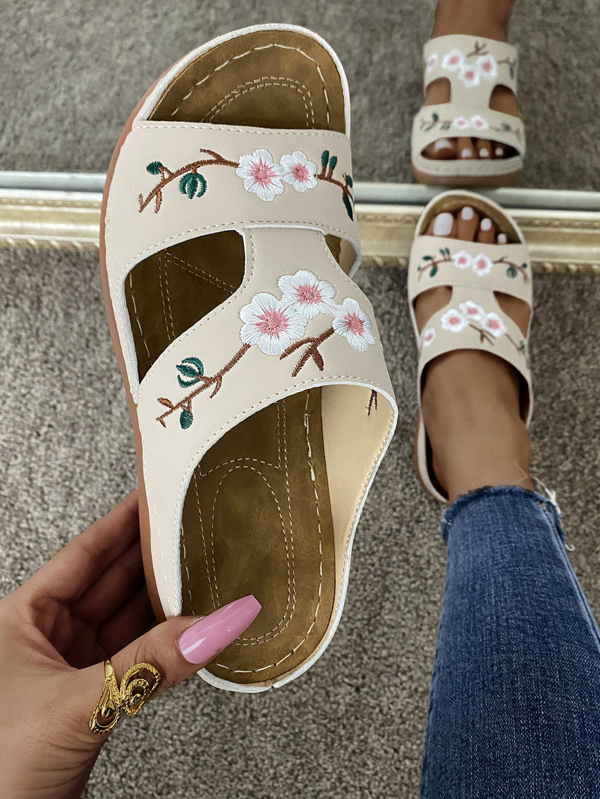 Damen Bequeme Riemchen-Sandalen mit floralem Design und ergonomischem Fußbett EB