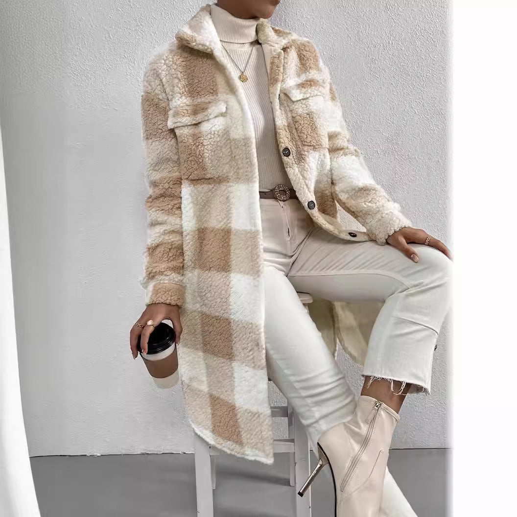 Damen nan langer Teddy-Karo-Mantel mit Hemdkragen, aufgesetzten Brusttaschen und Knopfleiste EB