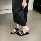 Damen elegante flache Mules mit spitzem Design und Glanzfinish EB